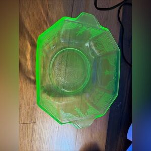 Uranium green depression glass Anchor Hocking Princess Serving Bowl 1930's 9 1/4